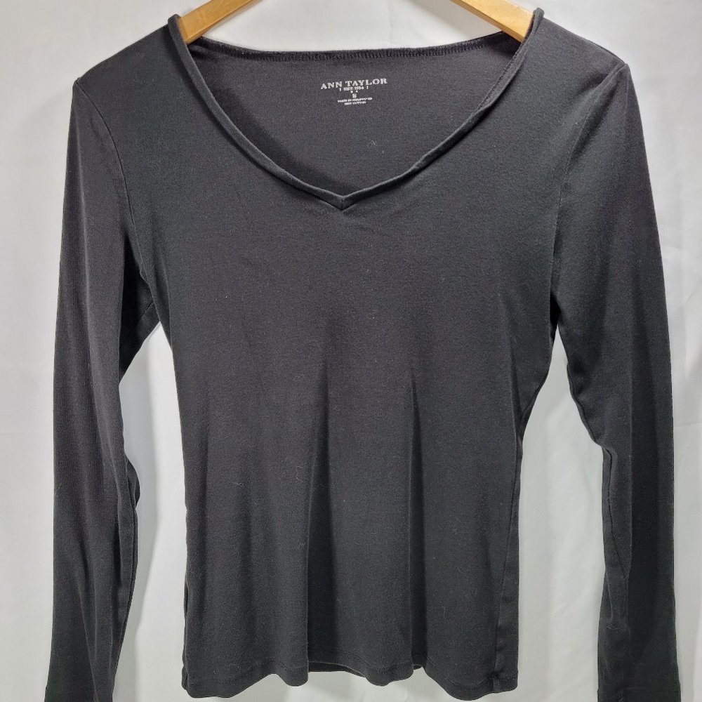 Ann Taylor Women's Small Black Long Sleeve V-neck Shirt